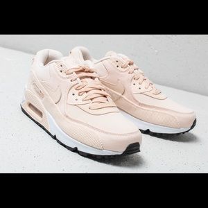 Nike Women’s Air Max 90 Lea